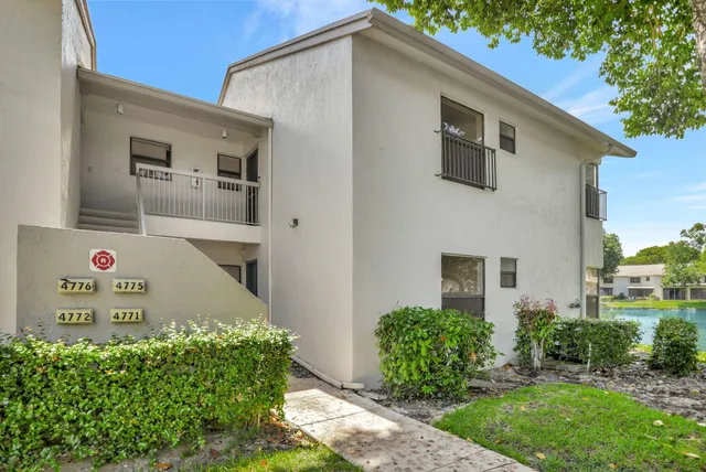$320,000 | 4771 Northwest 22nd Street, Unit 42121, Pompano Beach, FL 33063