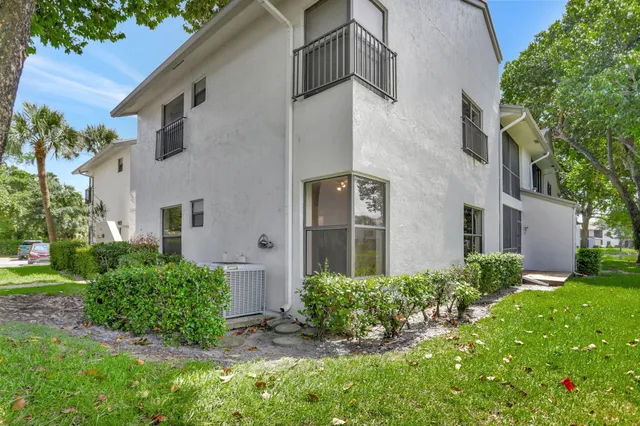 $320,000 | 4771 Northwest 22nd Street, Unit 42121, Pompano Beach, FL 33063