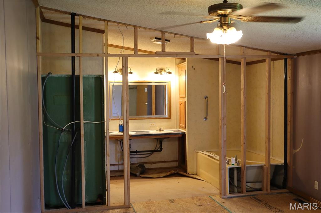 504 Hinton Street Kane, IL 62054 - Photo 17 of 35 Gallery Image 17