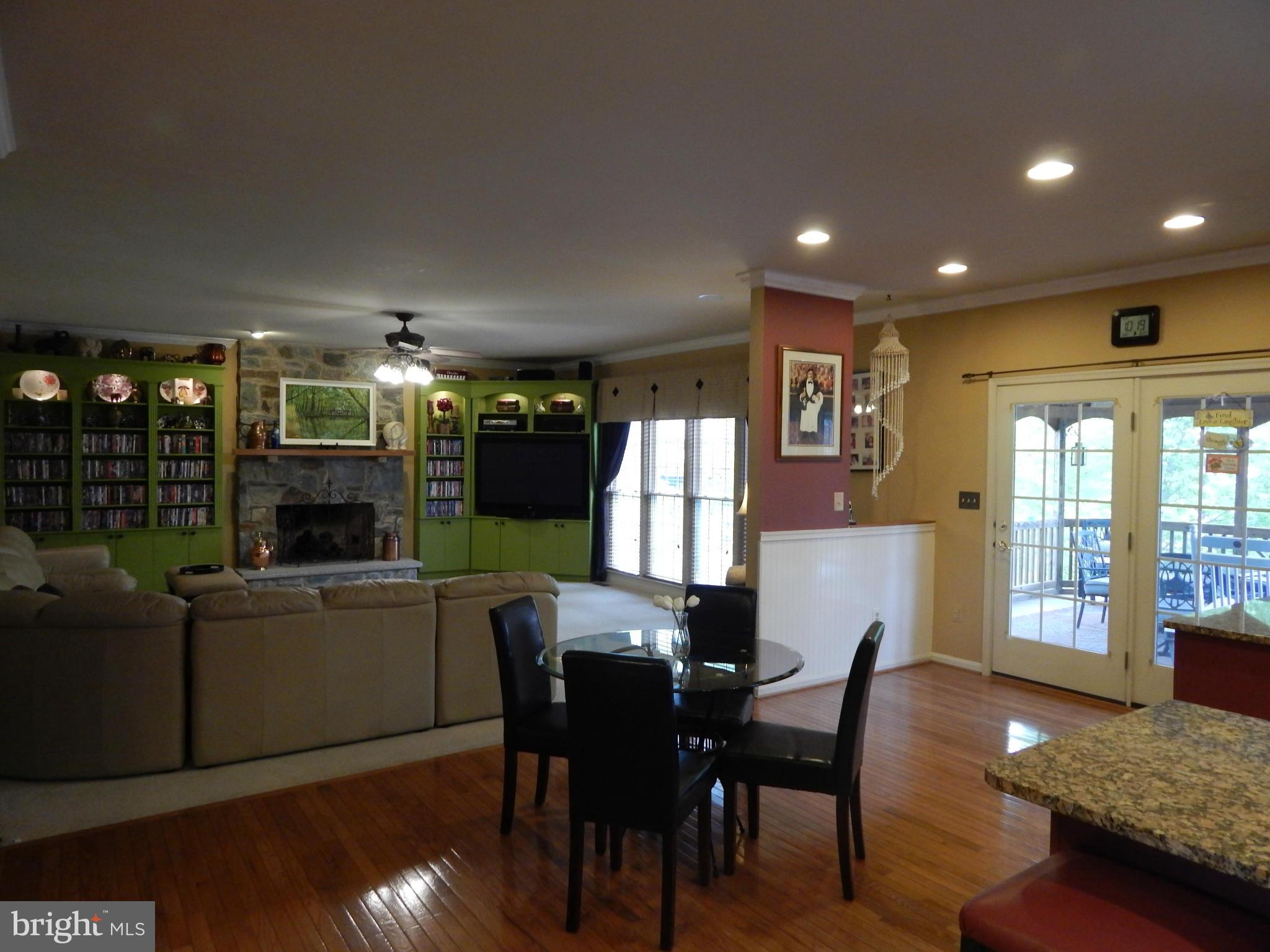 13927 Falconcrest Road Germantown, MD 20874 - Photo 2 of 29 Family Room