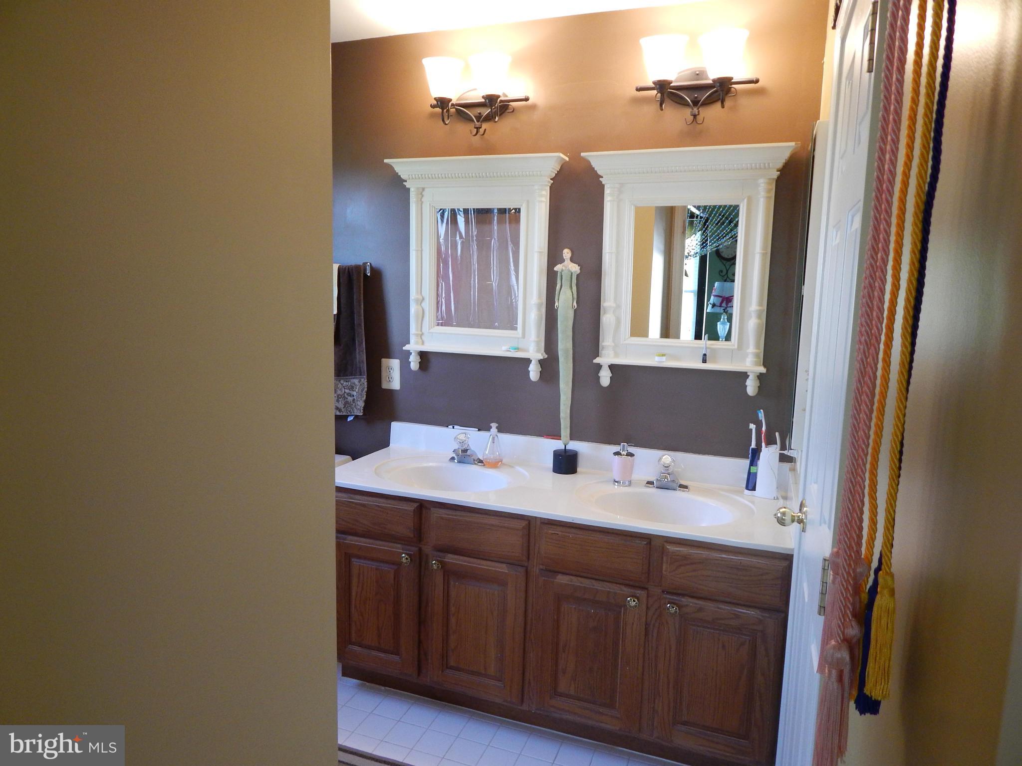 13927 Falconcrest Road Germantown, MD 20874 - Photo 25 of 29 Bath