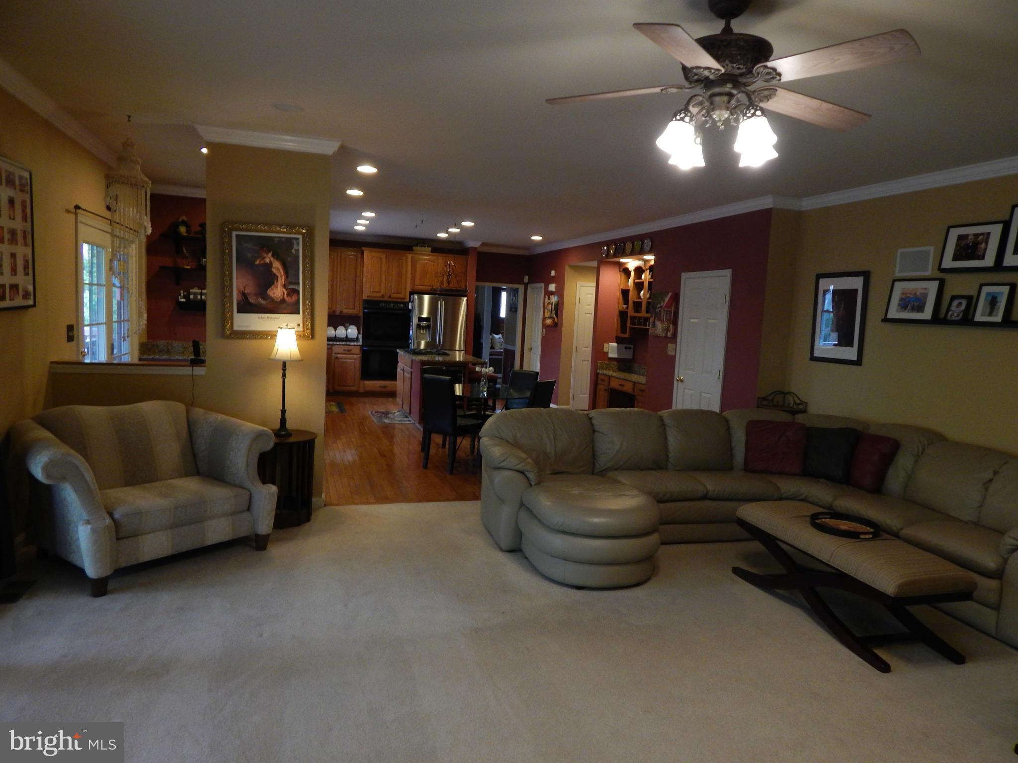 13927 Falconcrest Road Germantown, MD 20874 - Photo 5 of 29 Family Room