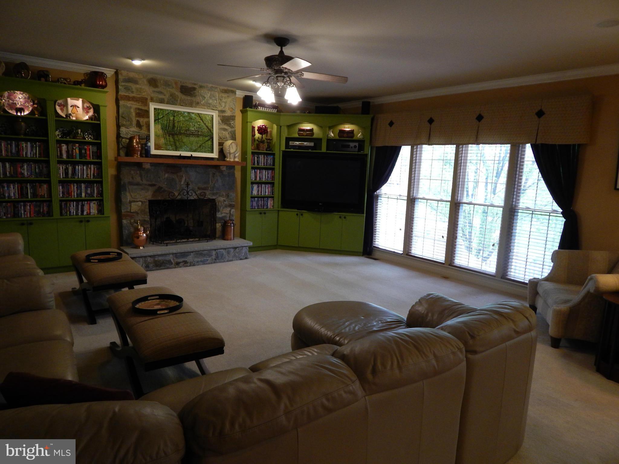 13927 Falconcrest Road Germantown, MD 20874 - Photo 6 of 29 Family Room