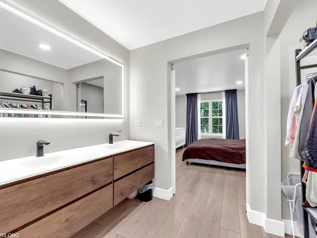 a en suite bathroom with a double vanity sink and a mirror