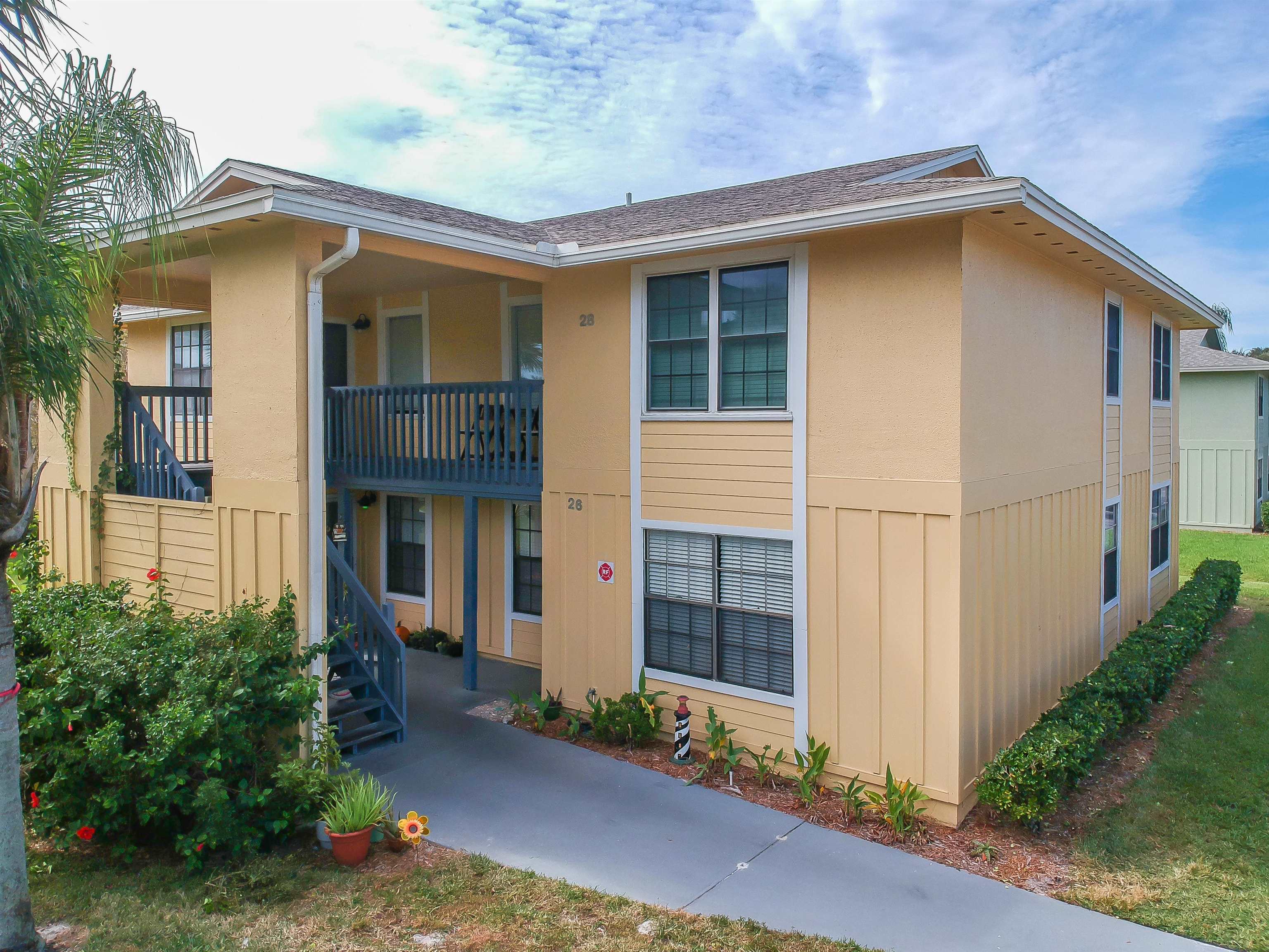28 Schooner Court, Unit 28 St. Augustine, FL 32080 - Photo 2 of 28 a front view of a house with garden