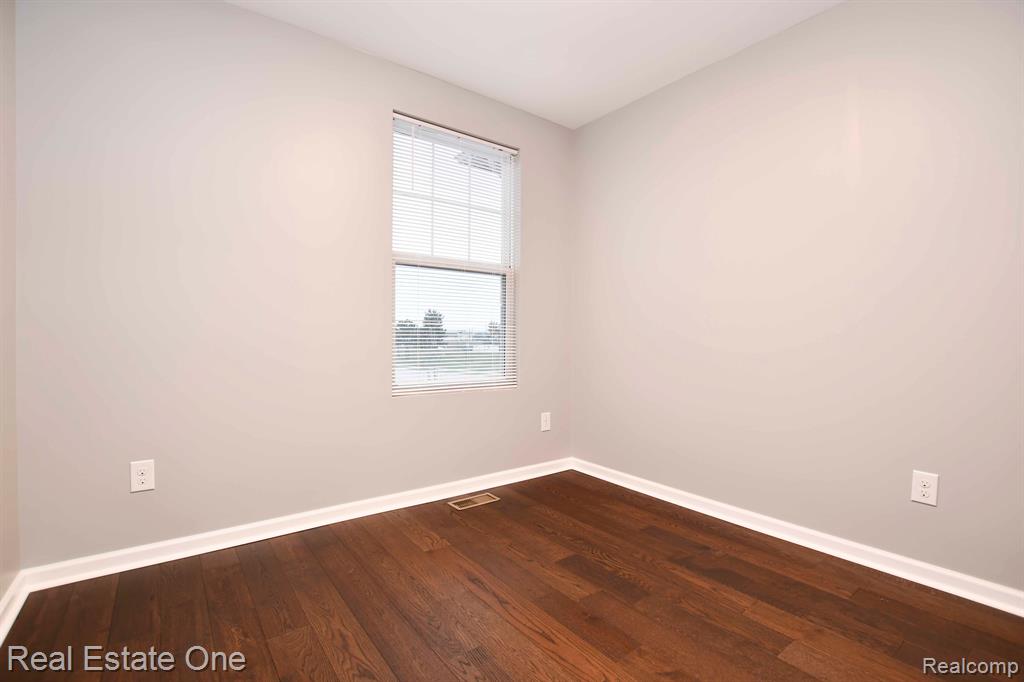 317 Glenhurst Boulevard Rochester, MI 48307 - Photo 16 of 28