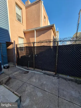 a view of a back yard of the house