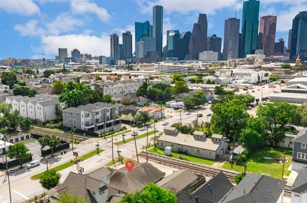 $649,900 | 1607 Houston Avenue, Houston, TX 77007