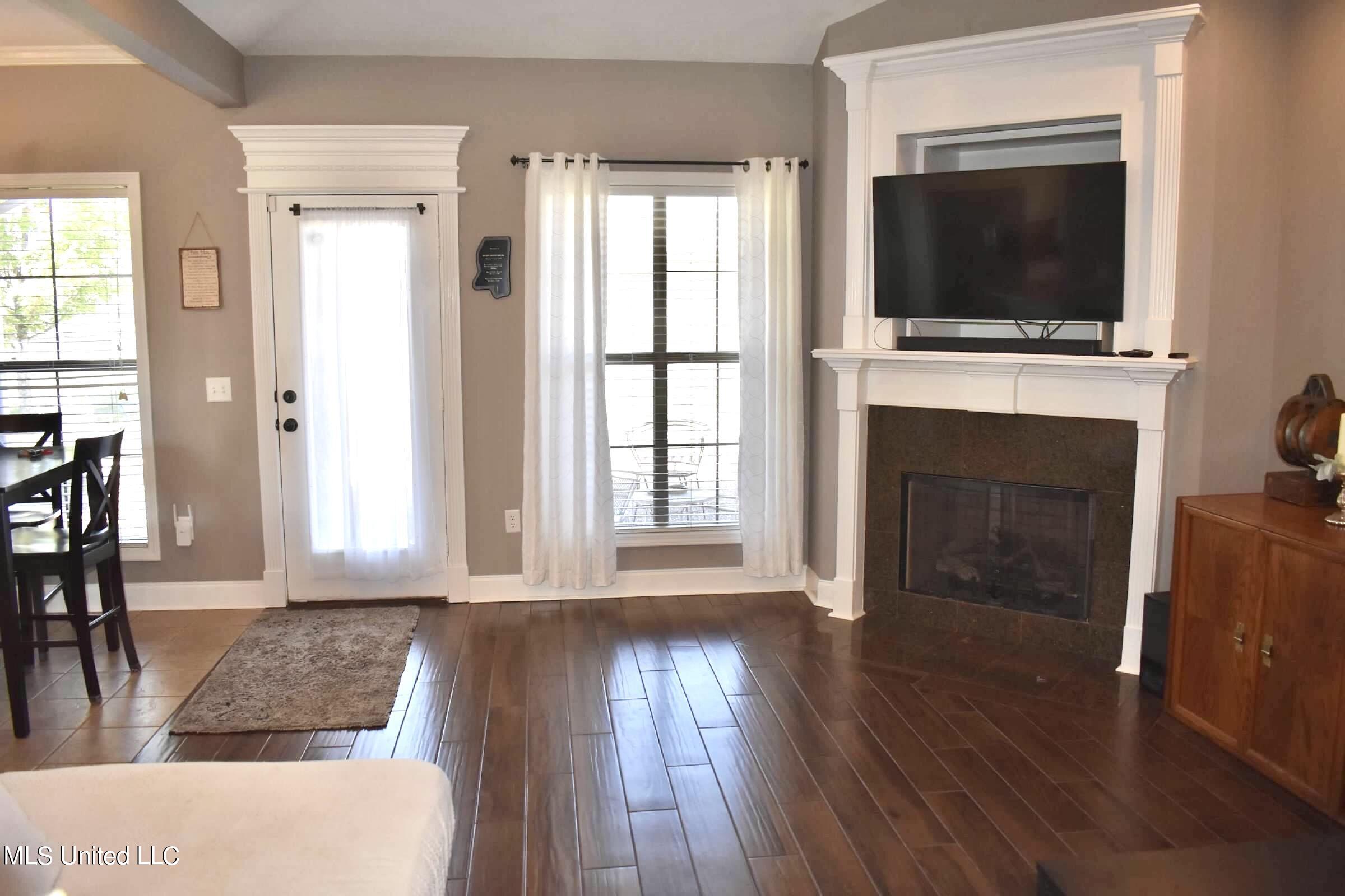 300 Springhill Point Brandon, MS 39047 - Photo 3 of 33 IMG_7266