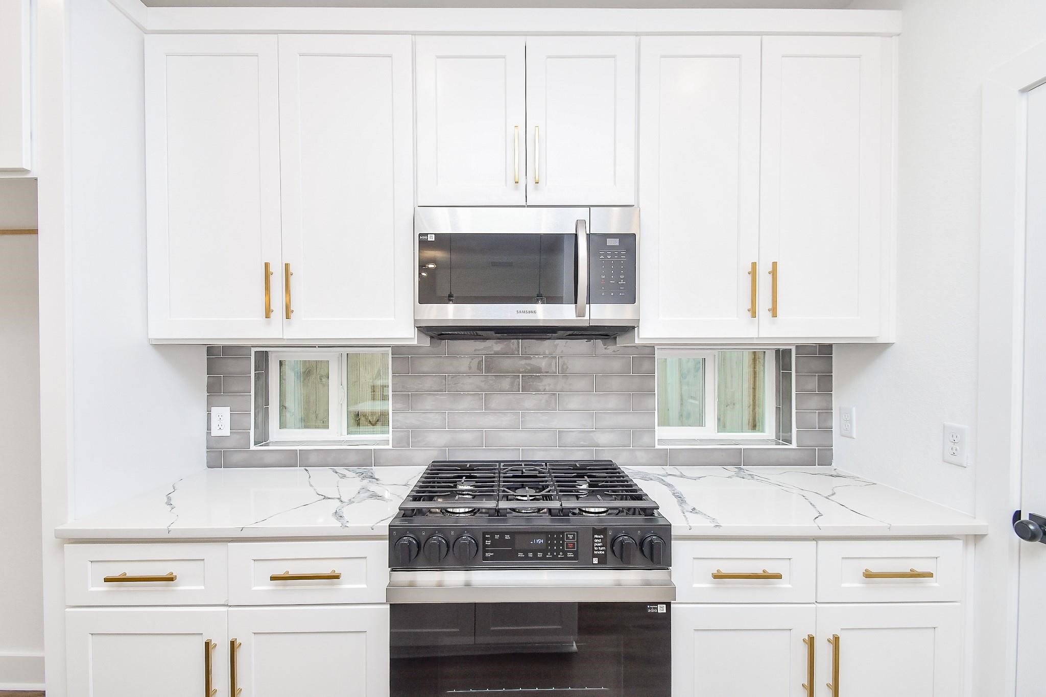 4911 Nichols Street Houston, TX 77020 - Photo 8 of 32