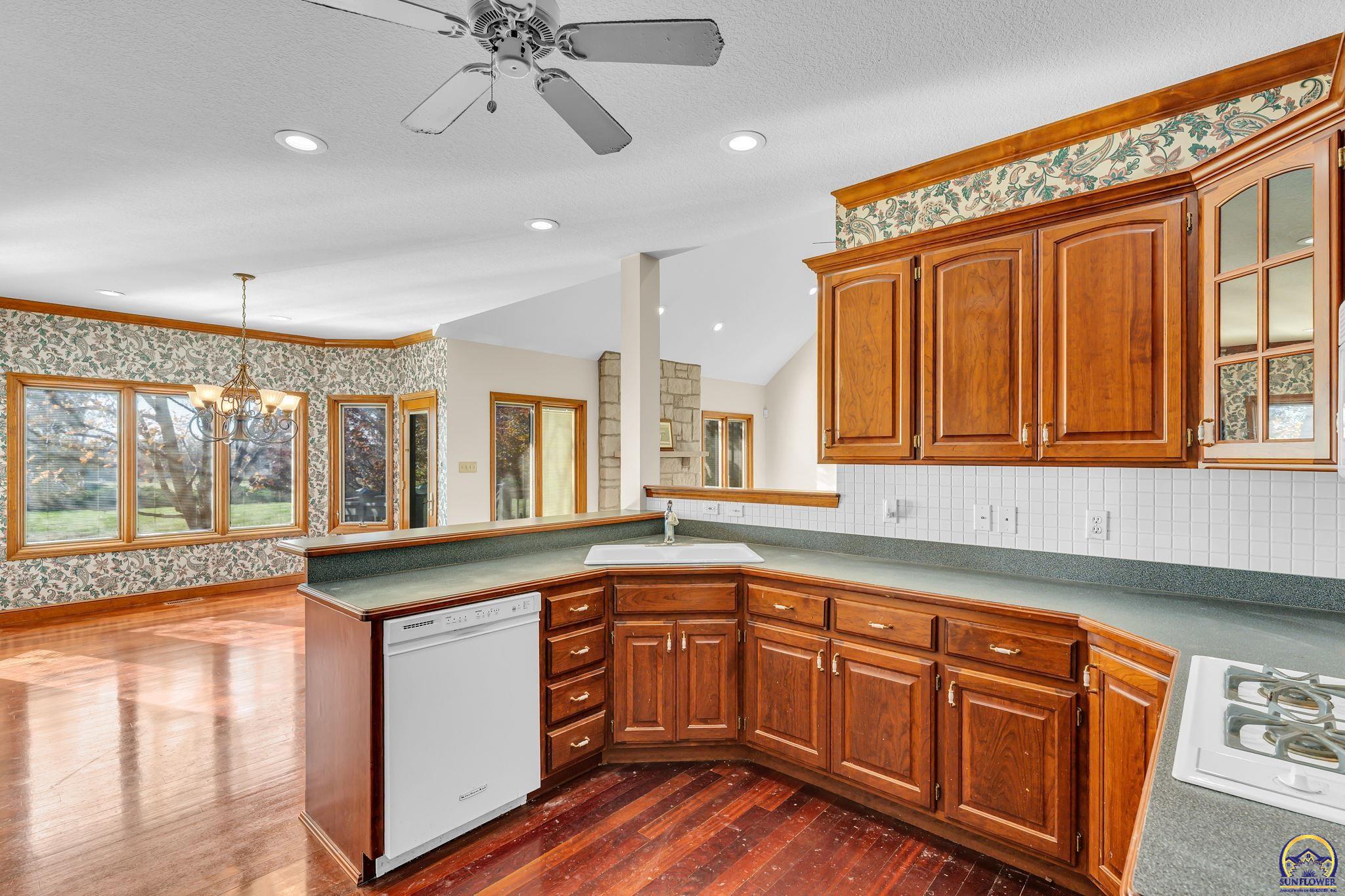 7639 Southwest 19th Street Topeka, KS 66615 - Photo 11 of 33