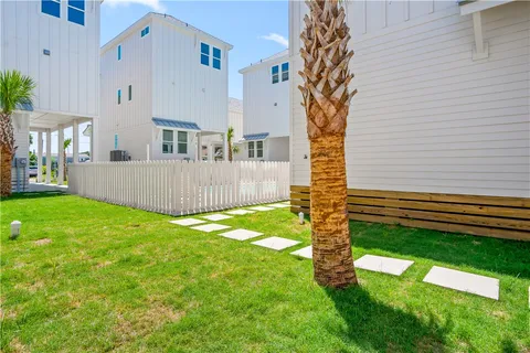 a view of back yard of the house