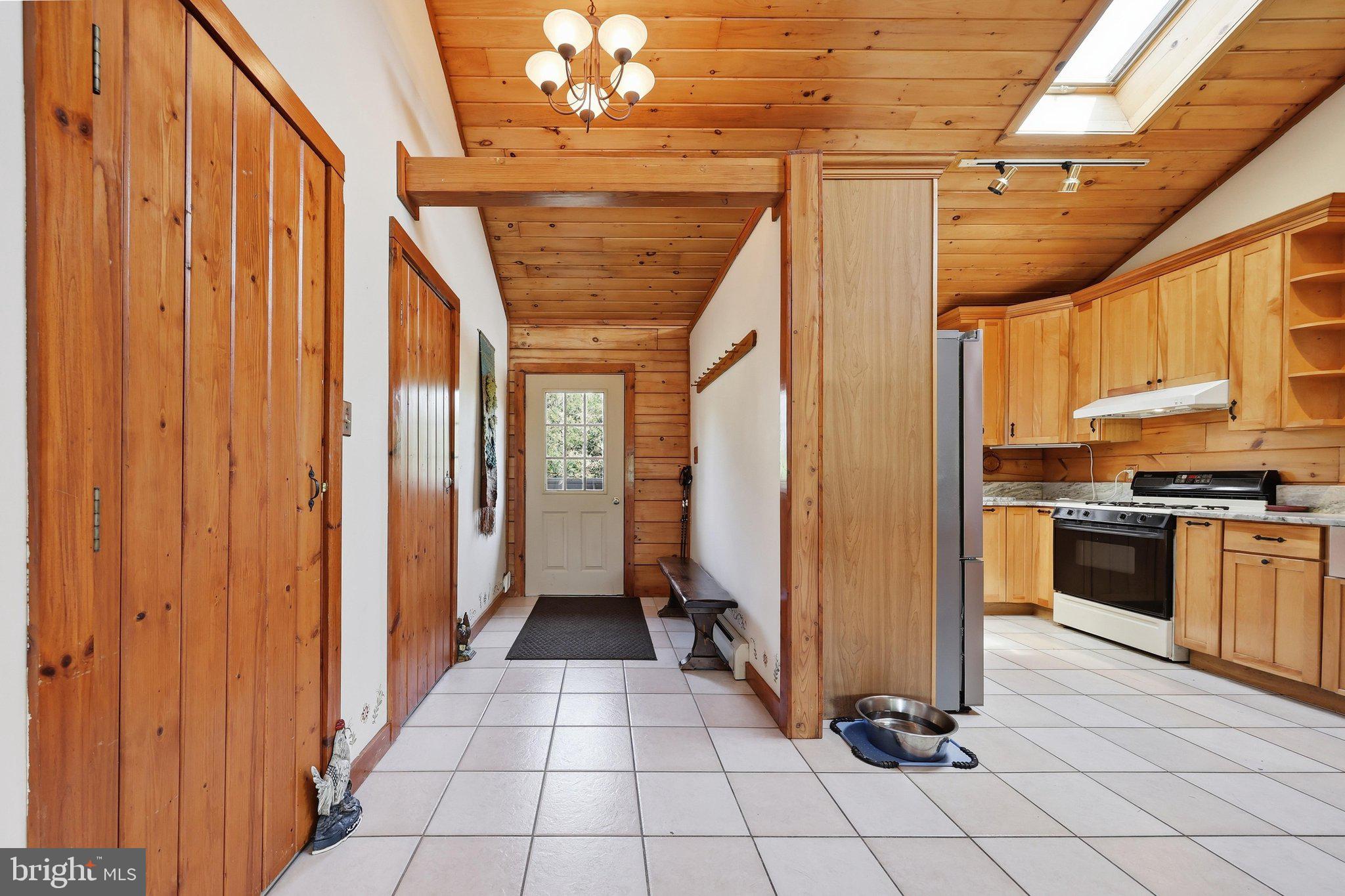 271 Rake Factory Road Biglerville, PA 17307 - Photo 21 of 72 Foyer