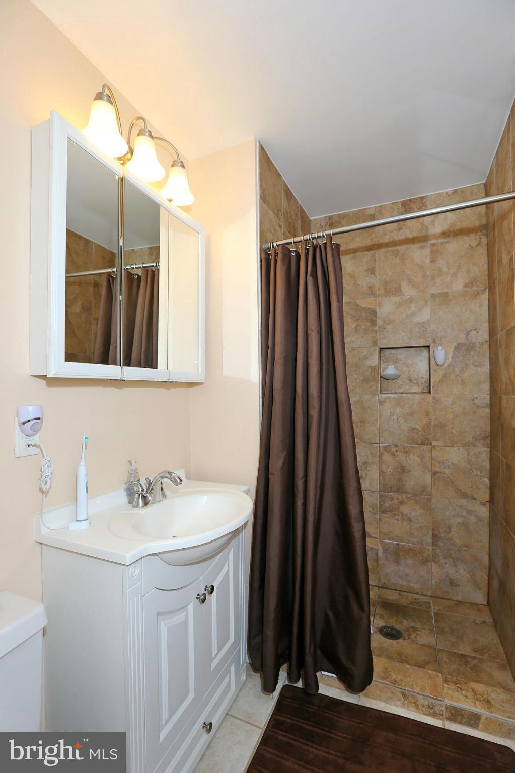 14401 Innsbruck Court, Unit 3W Silver Spring, MD 20906 - Photo 15 of 28 Bath (Master)