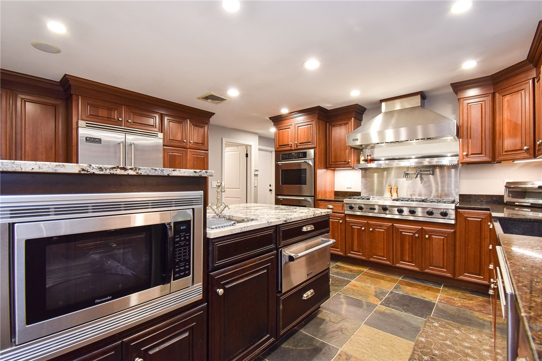 5 Colony Drive Johnston, RI 02919 - Photo 10 of 50 High-end appliances