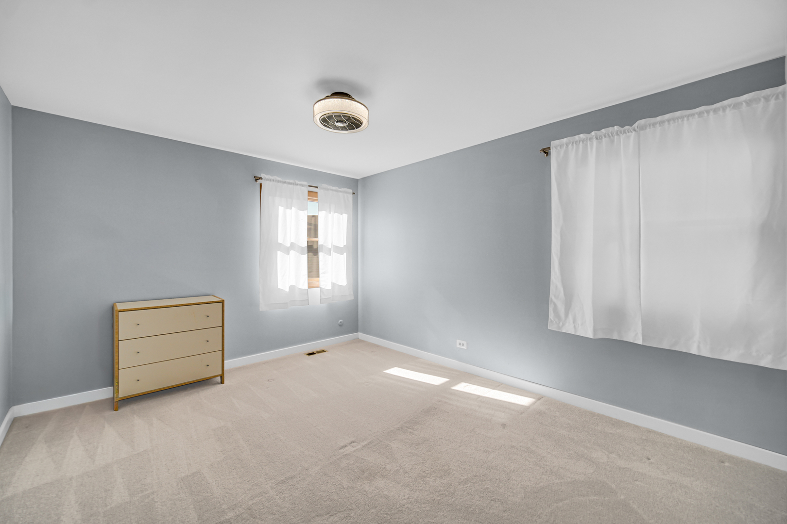 1028 West Park Pl Drive Bartlett, IL 60103 - Photo 16 of 24 an empty room with windows and cabinet