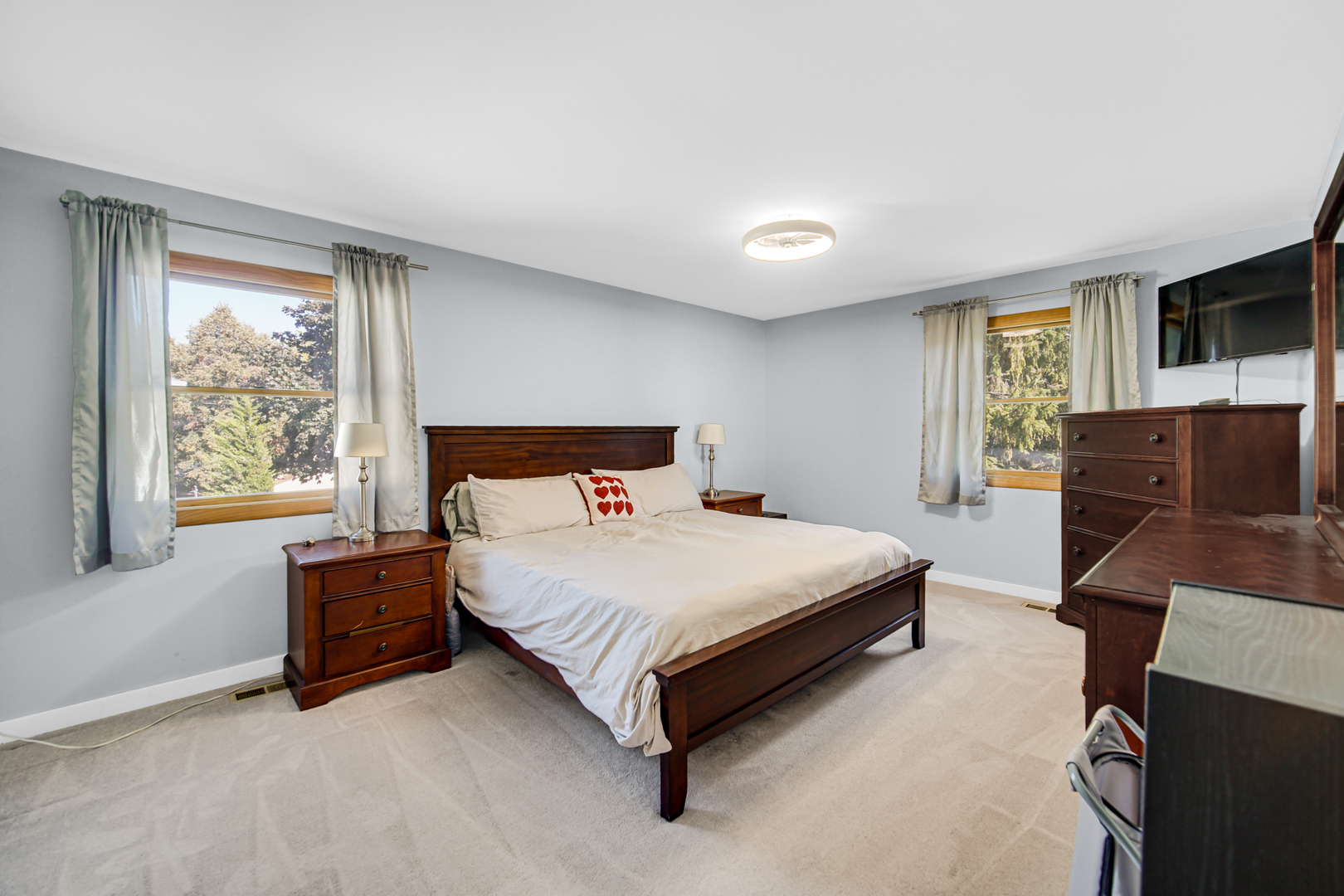 1028 West Park Pl Drive Bartlett, IL 60103 - Photo 18 of 24 a bedroom with a bed and window