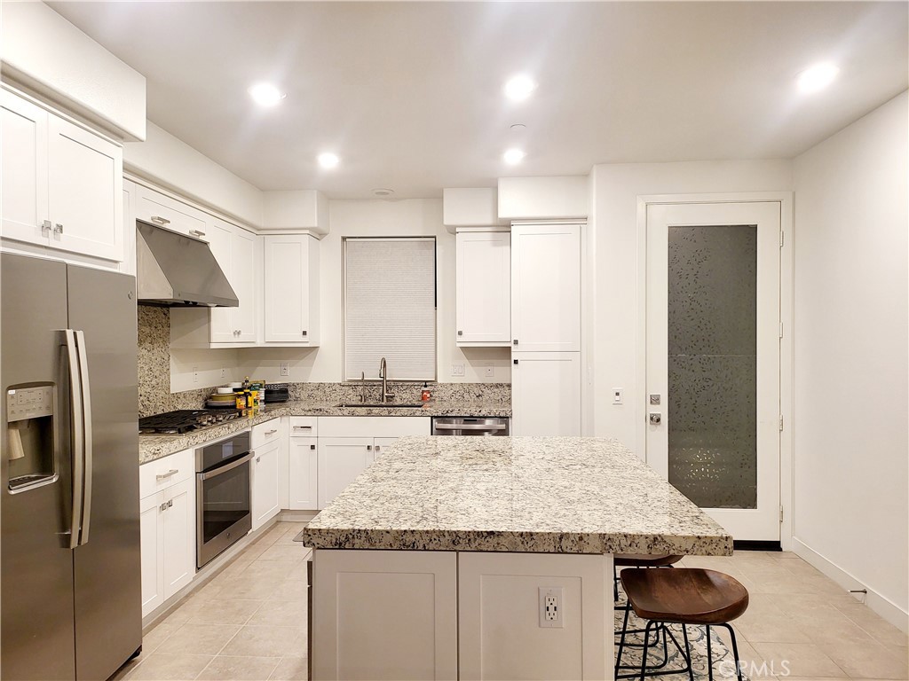 441 Palermo Lake Forest, CA 92630 - Photo 3 of 12