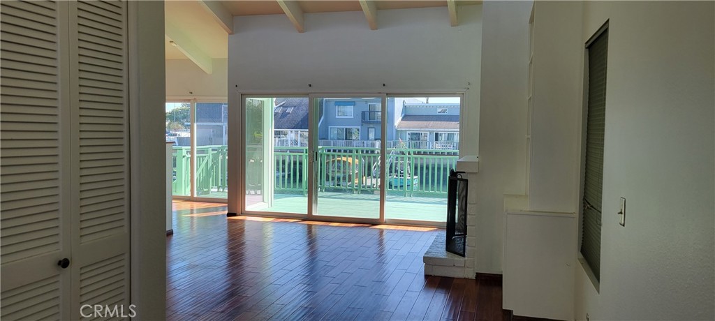 4640 Eastbourne Oxnard, CA 93035 - Photo 4 of 25 Walking in from doorway