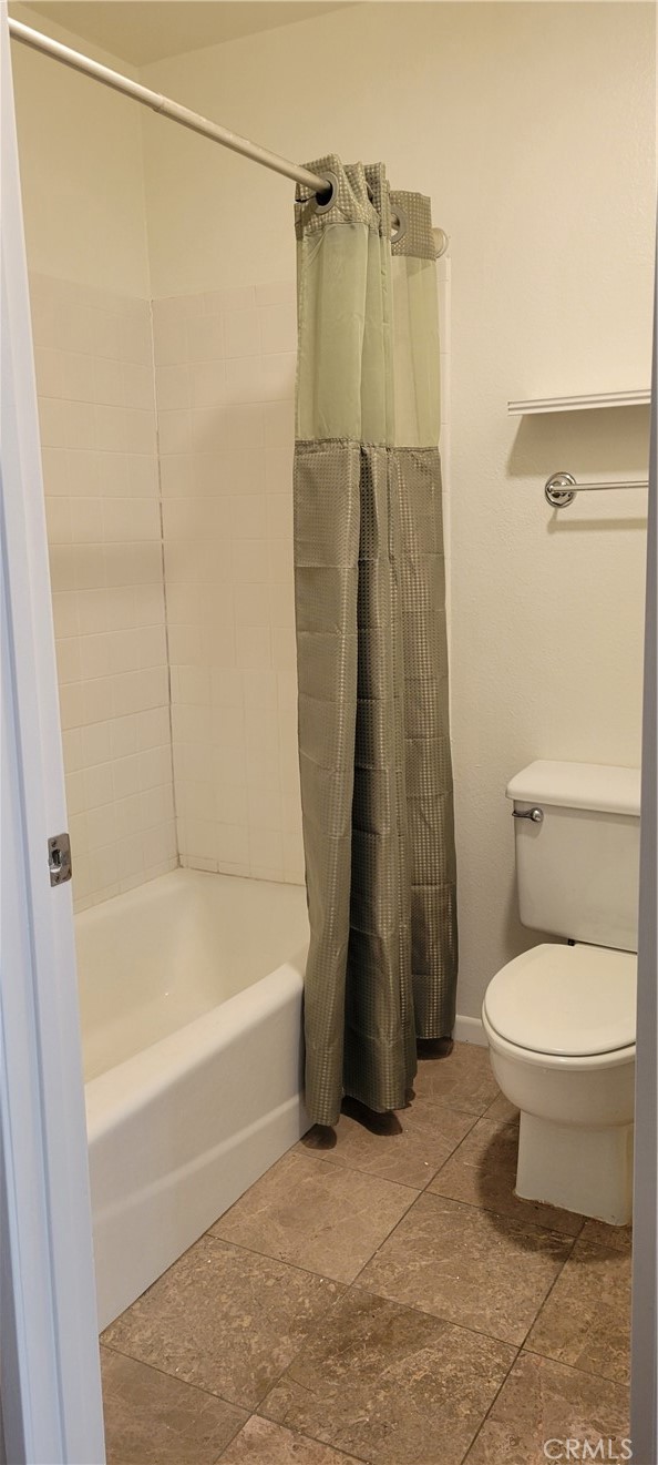 4640 Eastbourne Oxnard, CA 93035 - Photo 10 of 25 Primary Bathroom