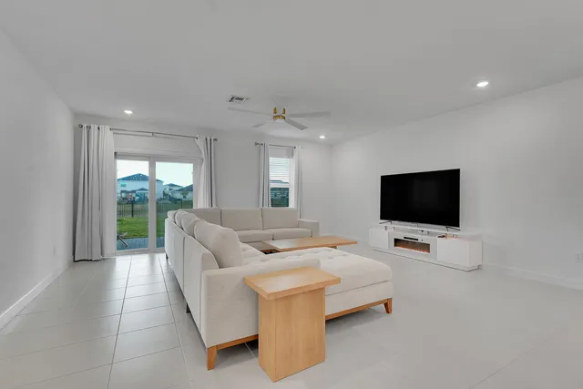 $3,200 | 6371 Northwest Windwood Way Port, Port St. Lucie, FL 34987