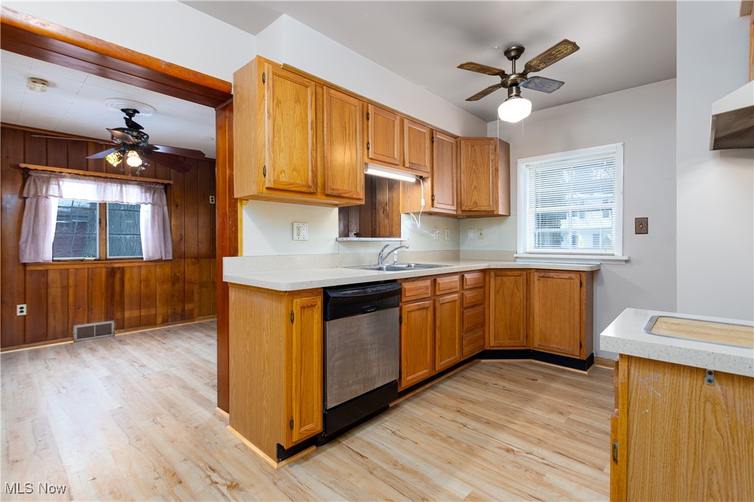 4262 West Anderson Road Cleveland, OH 44121 - Photo 9 of 25