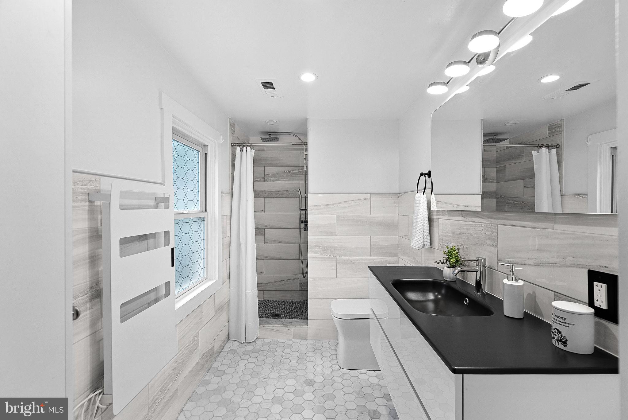 35121 Bloomfield Road Round Hill, VA 20141 - Photo 32 of 57 Marble Floor Primary Bath, Quartz, Stall Shower
