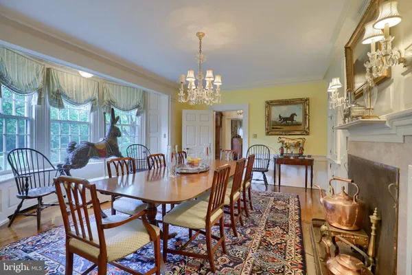a very nice looking room with many windows
