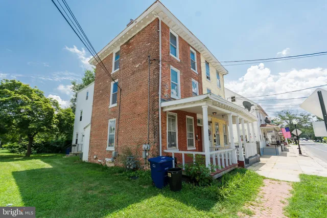 $1,300 | 39 Pine Street, Unit B, Mount Holly, NJ 08060