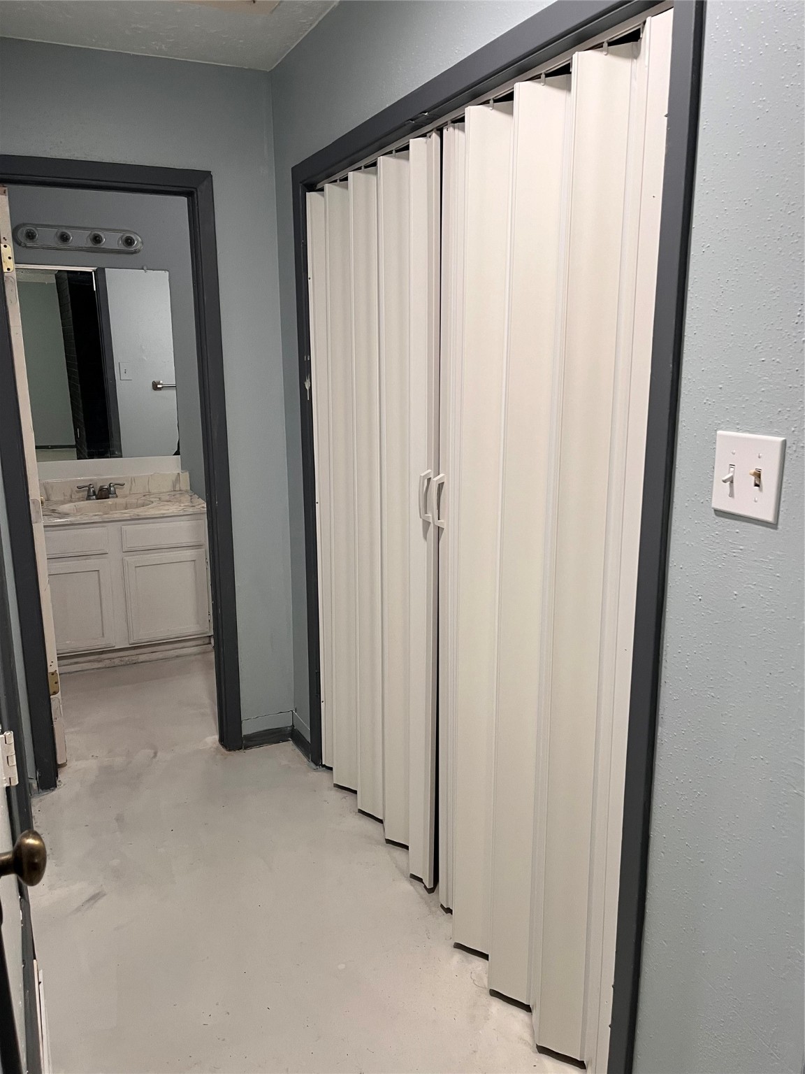 16631 Gold Ridge Lane Houston, TX 77053 - Photo 6 of 18 a bathroom with a bathtub and a sink