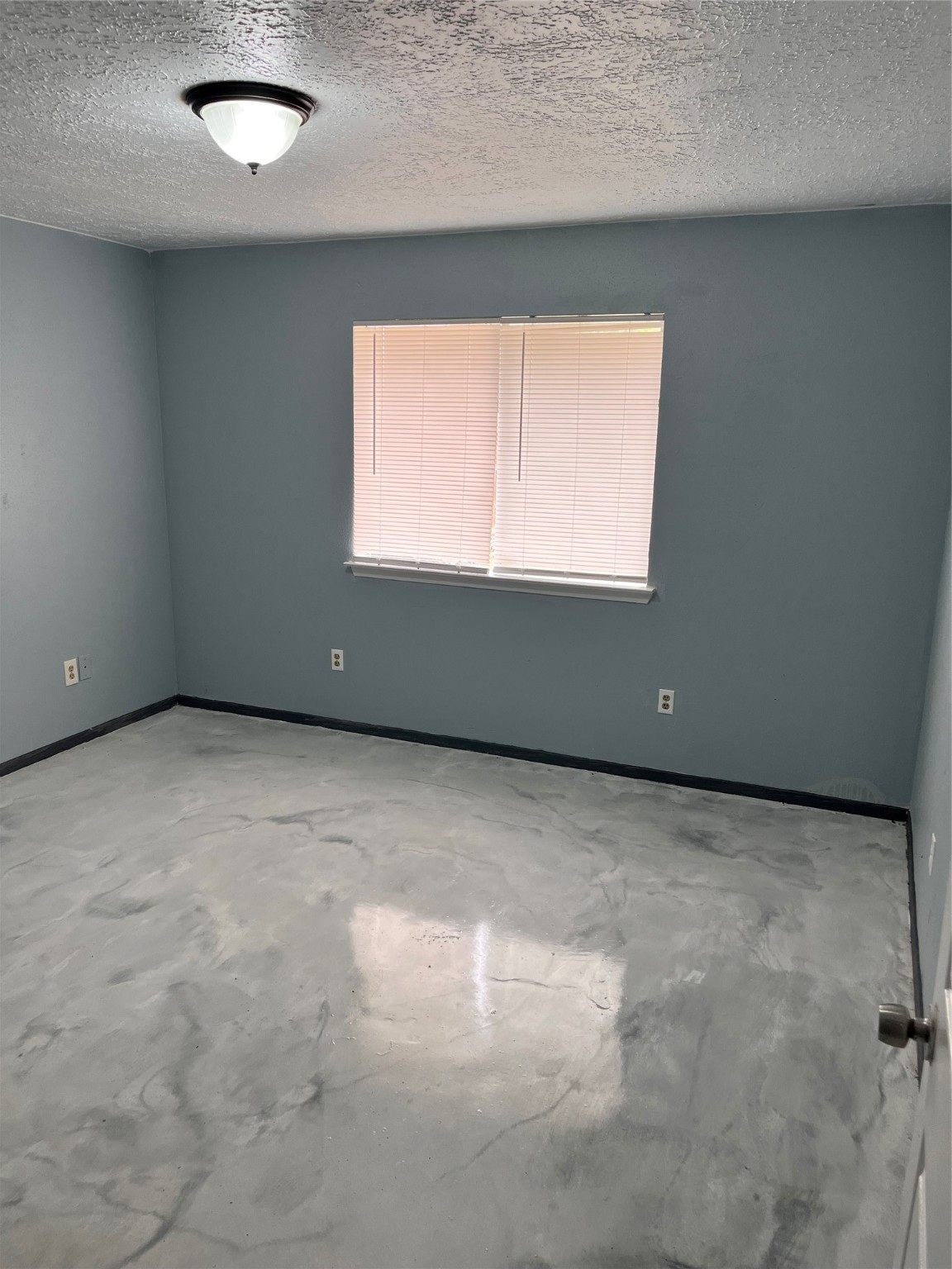 16631 Gold Ridge Lane Houston, TX 77053 - Photo 8 of 18 a view of an empty room with a window