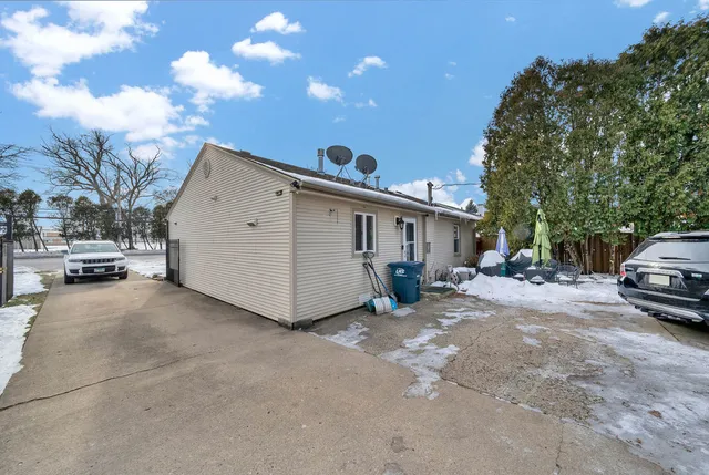 a view of a house with a yard and garage