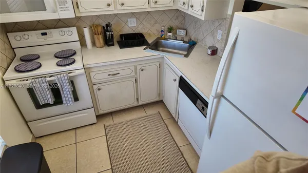 a view of a utility room