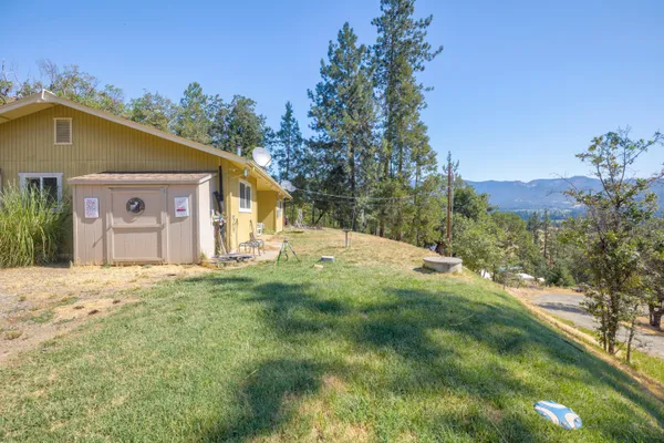 a view of a house with a yard