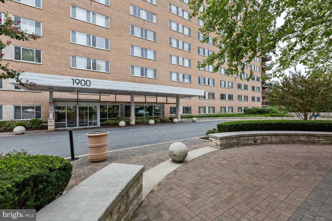 1900 Lyttonsville Road, Unit 714 Silver Spring, MD 20910 - Photo 3 of 34