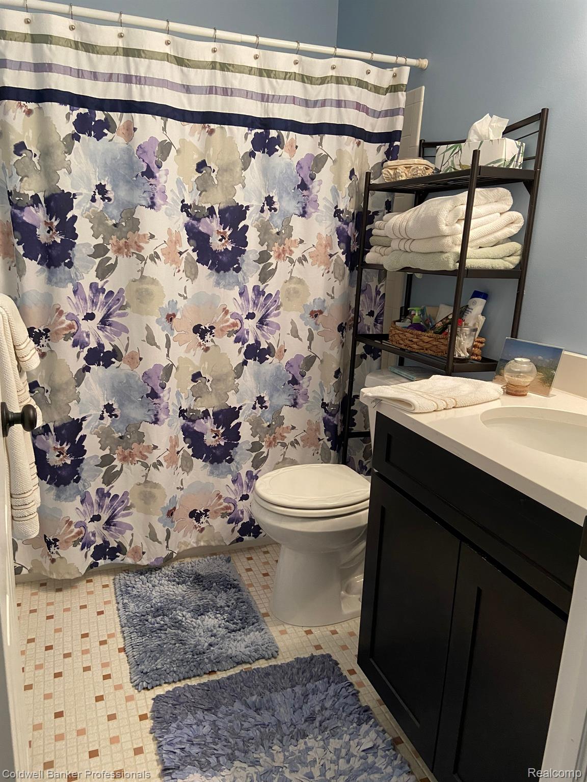 2266 Hillendale Drive Rochester, MI 48309 - Photo 13 of 23 Full Bath upstairs