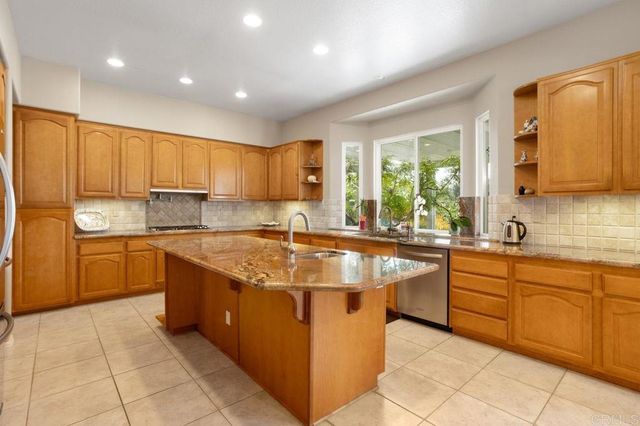 $2,400,000 | 3523 Corte Esperanza, Carlsbad, CA 92009