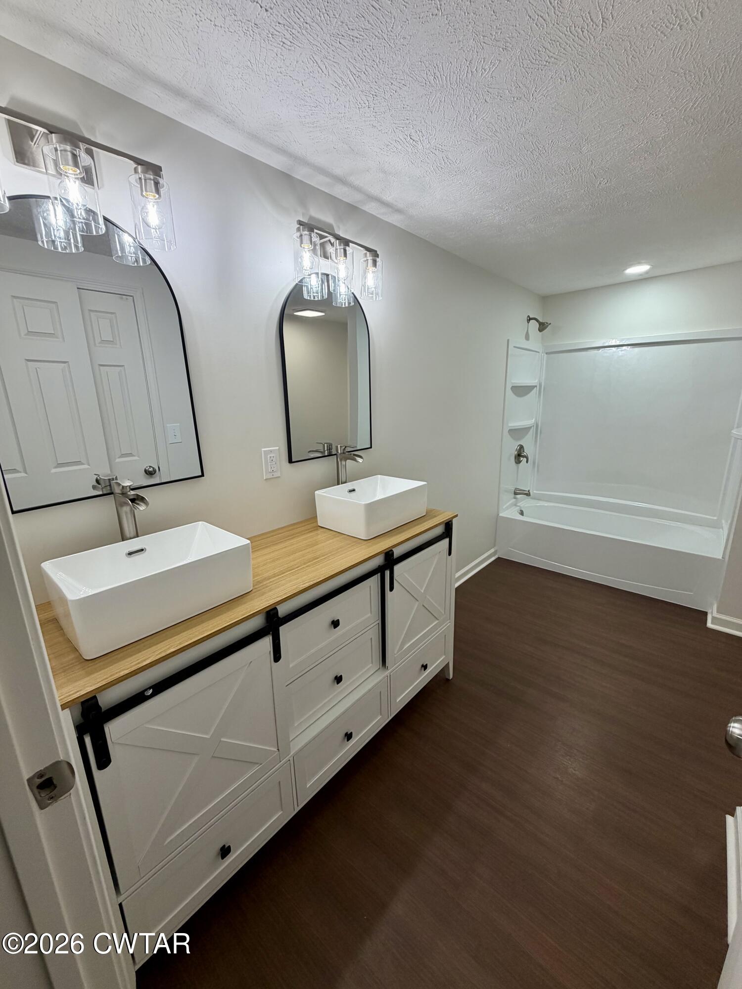 557 Lower Brownsville Road Jackson, TN 38301 - Photo 13 of 20 Primary Bath