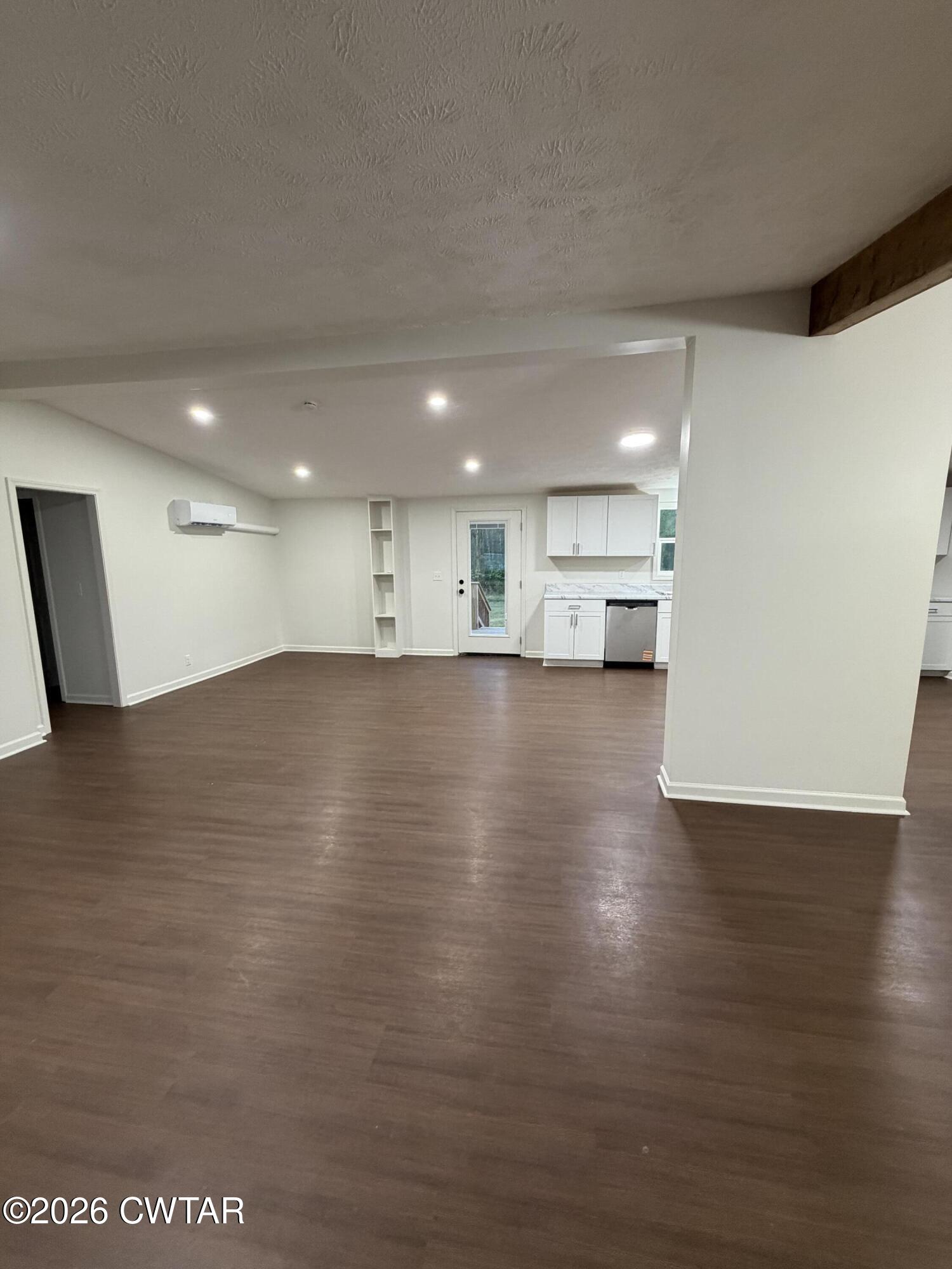 557 Lower Brownsville Road Jackson, TN 38301 - Photo 8 of 20 Living Room