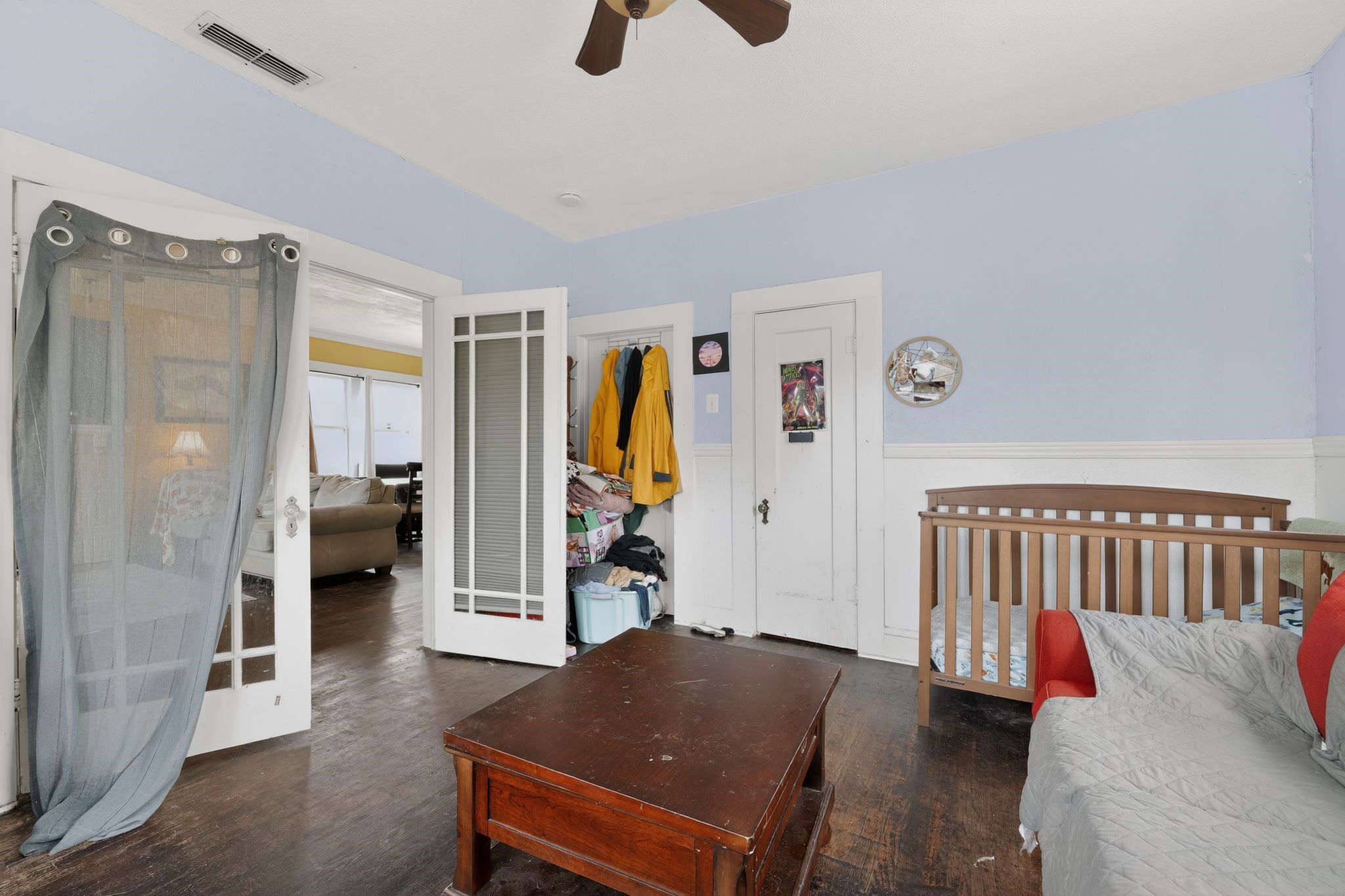 1017 North 11th Street Temple, TX 76501 - Photo 19 of 25 a living room with furniture