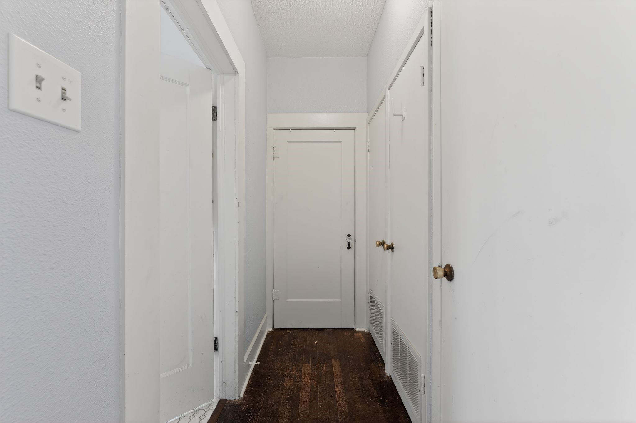 1017 North 11th Street Temple, TX 76501 - Photo 25 of 25 a view of a hallway with a white walls