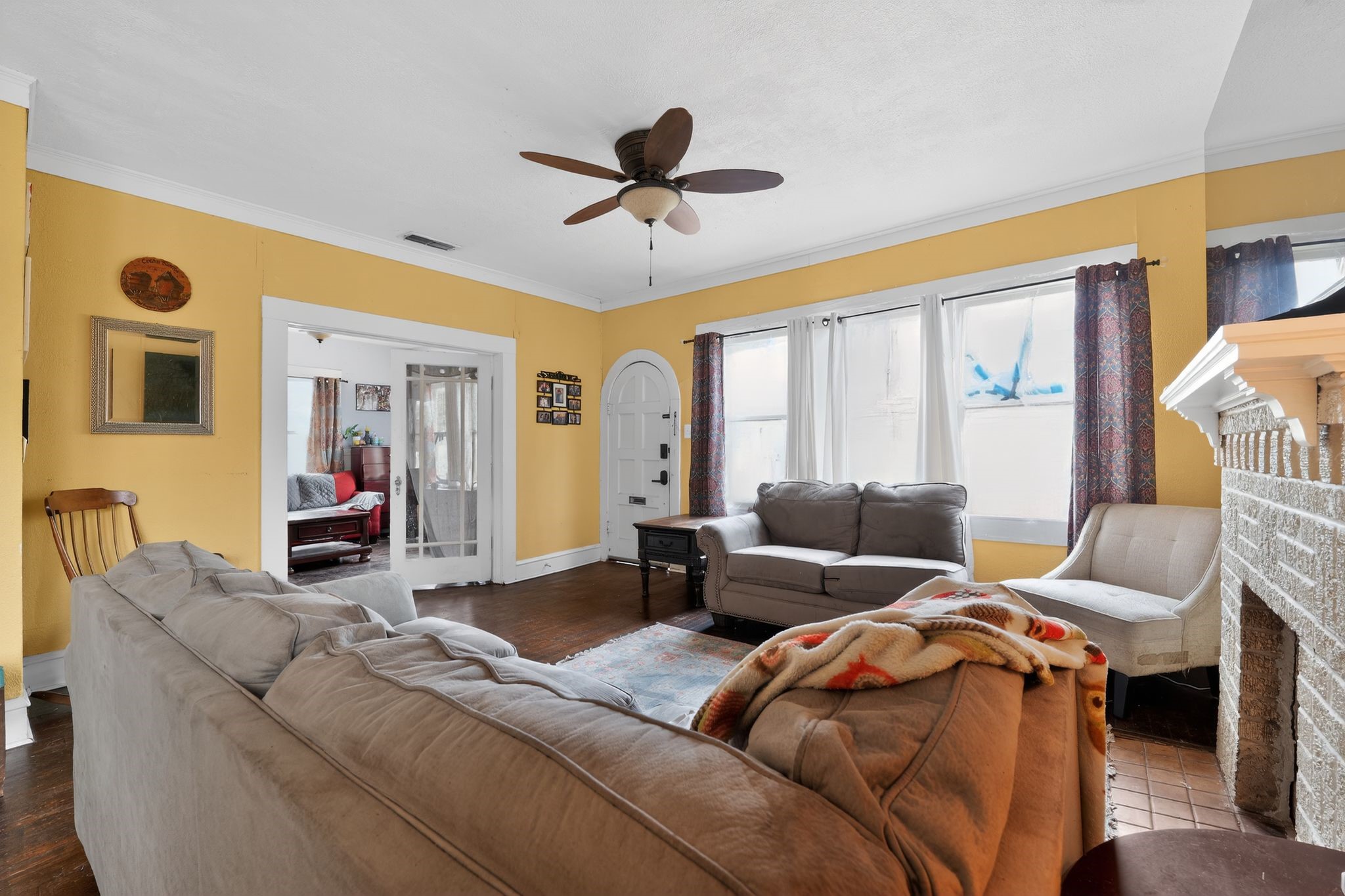 1017 North 11th Street Temple, TX 76501 - Photo 5 of 25 a living room with furniture and a large window