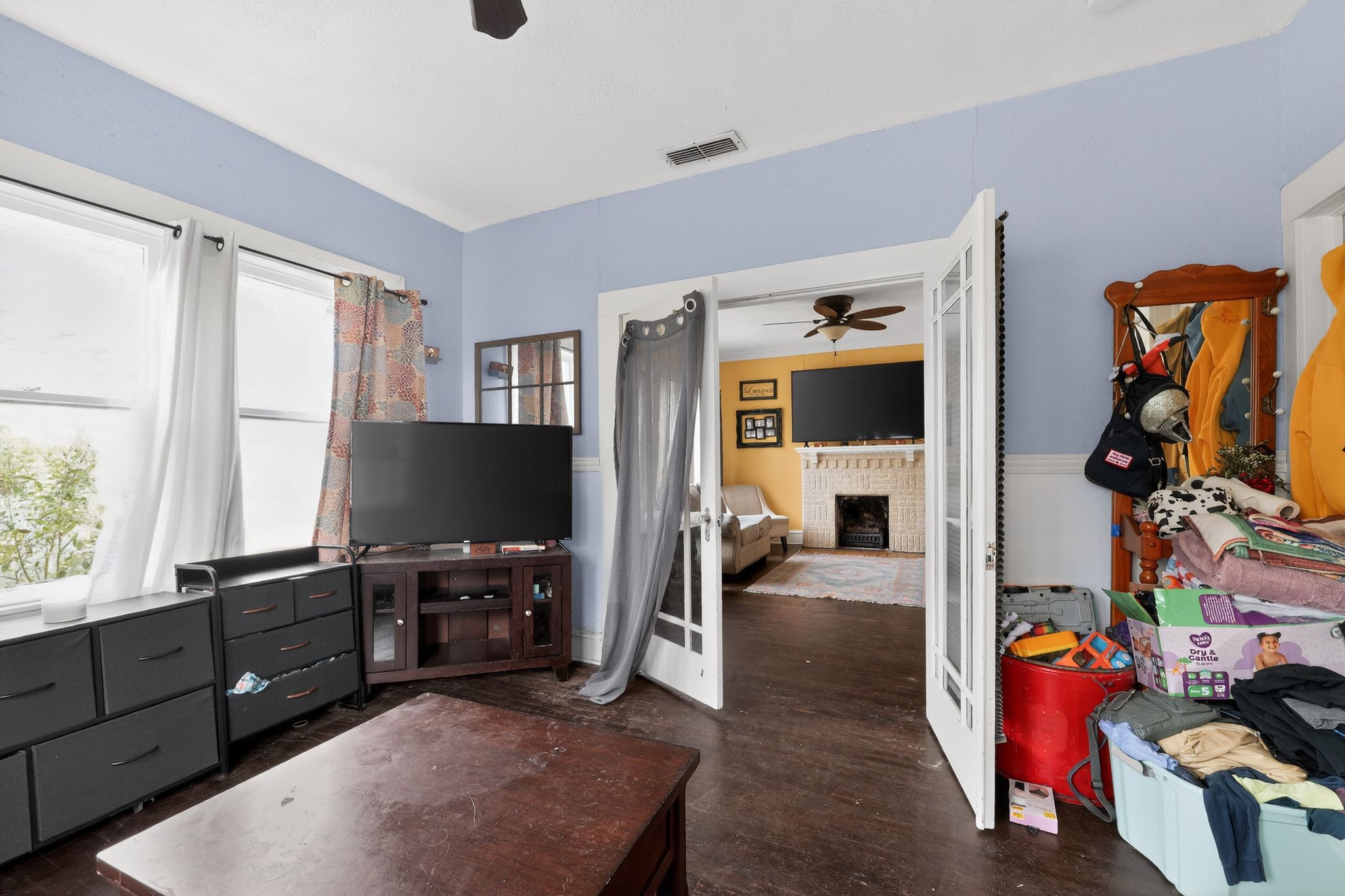 1017 North 11th Street Temple, TX 76501 - Photo 8 of 25 a living room with furniture a flat screen tv and a window