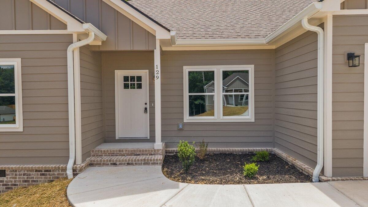 129 County Road 155 Riceville, TN 37370 - Photo 4 of 31 a front view of a house with a garden