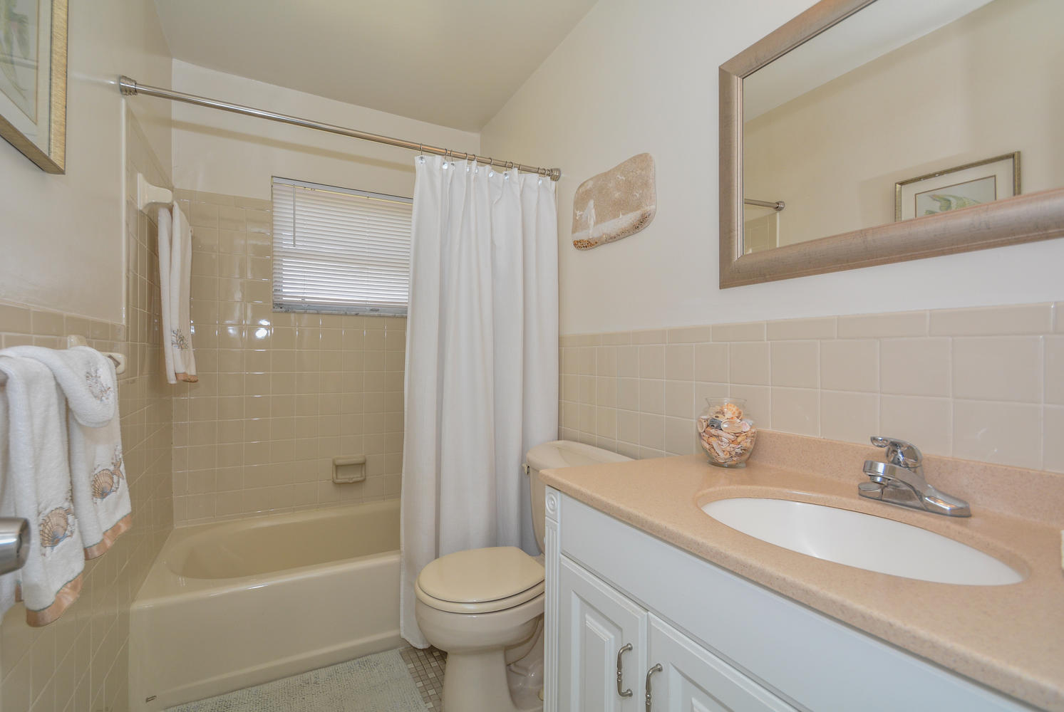 22112 Acapulco Court Boca Raton, FL 33428 - Photo 15 of 31 Guest Bathroom