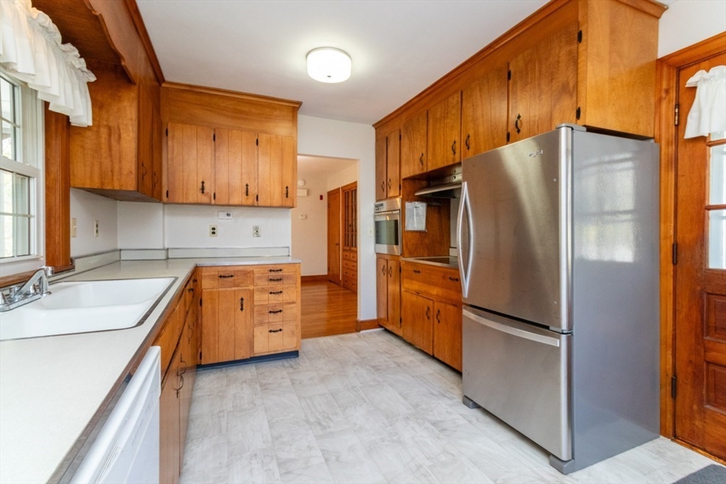 90 Walnut Street Walpole, MA 02081 - Photo 11 of 38