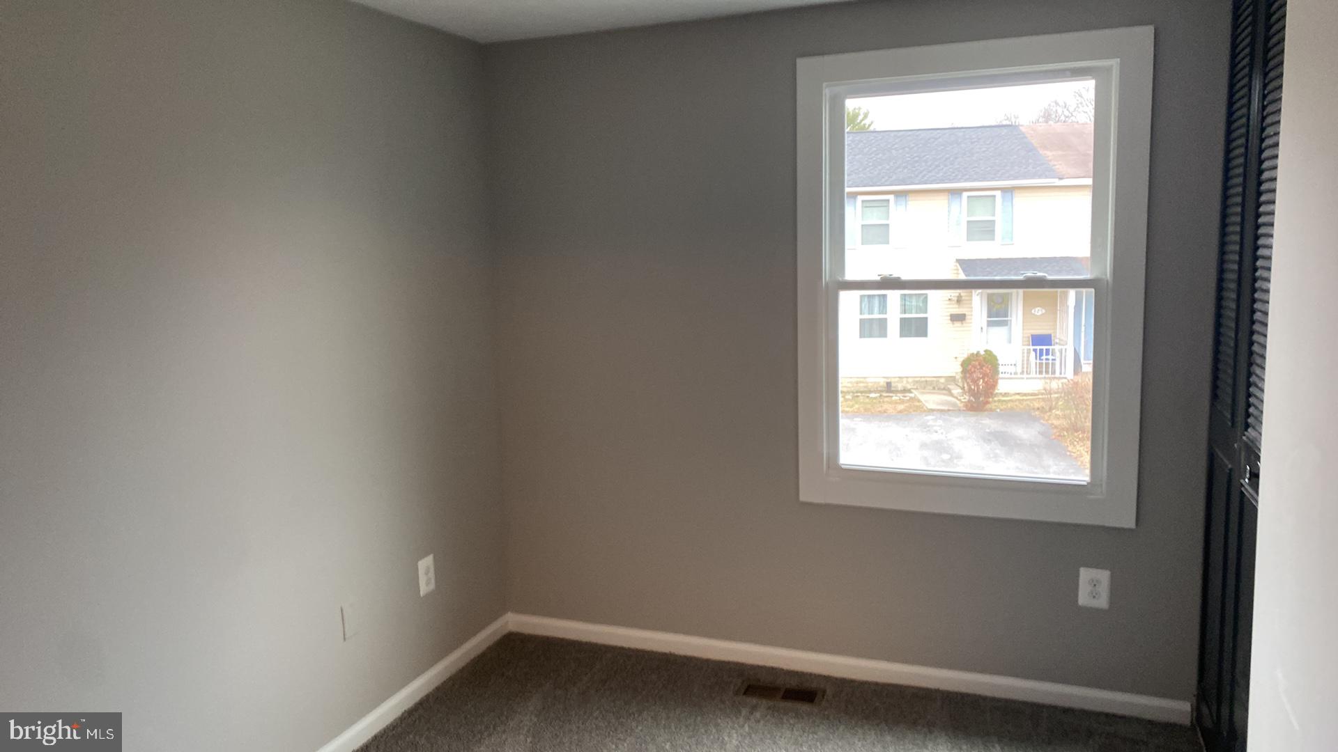 427 Heather Ridge Drive Frederick, MD 21702 - Photo 11 of 17 an empty room with a window