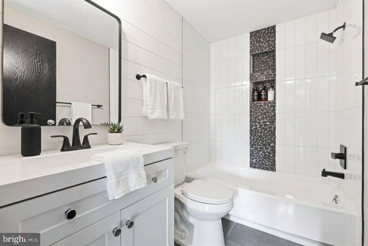 427 Heather Ridge Drive Frederick, MD 21702 - Photo 8 of 18 a bathroom with a sink a toilet and shower