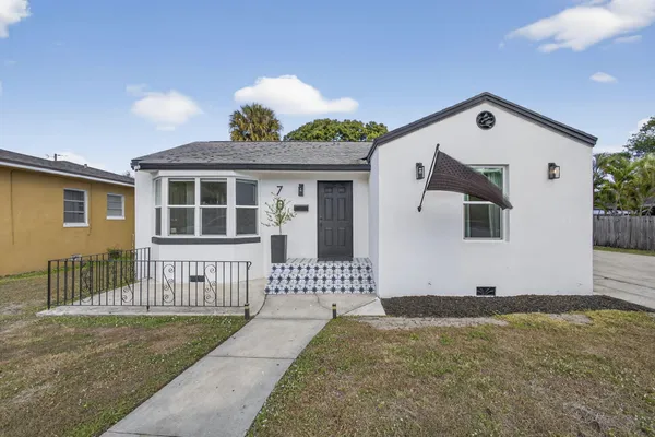 $3,825 | 701 37th Street, West Palm Beach, FL 33407