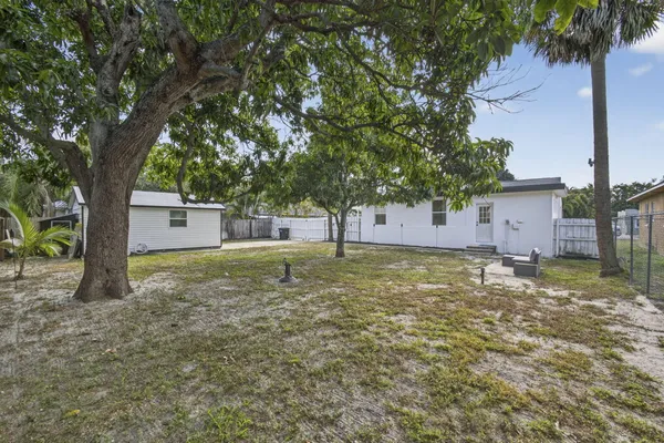 $3,825 | 701 37th Street, West Palm Beach, FL 33407